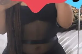 prettiest creamer 😘😩 2 girls specials - Image 1